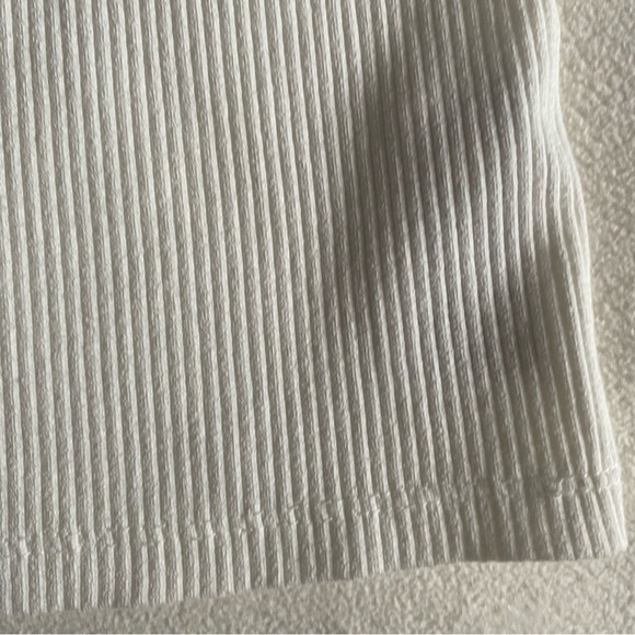 GAP Ribbed Crossover Cutout Top - Picture 3 of 7